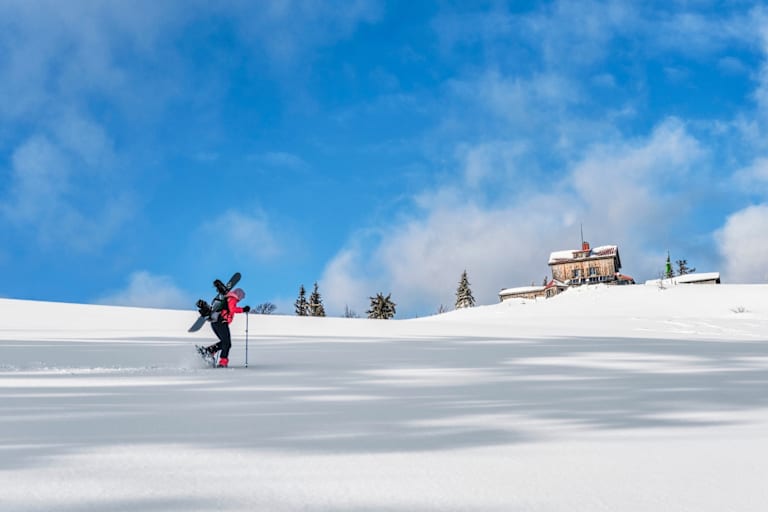 Bergsteiger auf dem Weg zur Hütte.