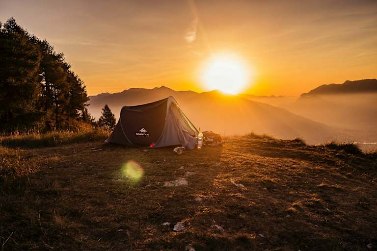 Der Sonnenaufgang vor dem Zelteingang
