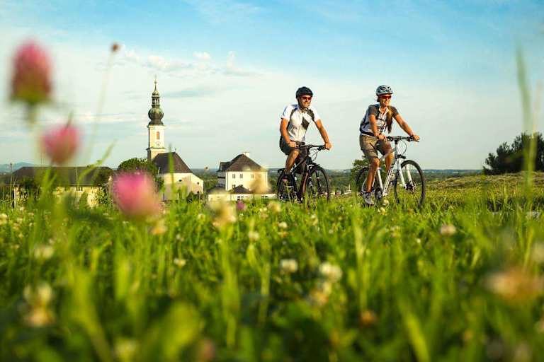 Auf dem Tauernradweg nördlich der Landeshauptstadt Salzburg