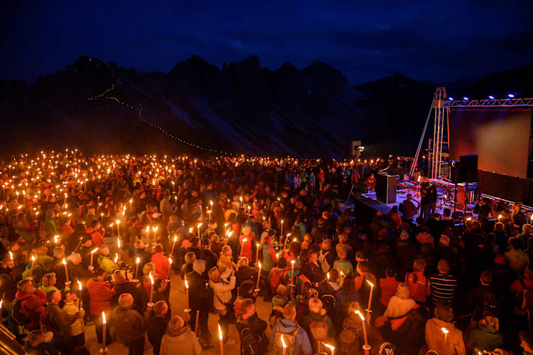 Ein Lichtermeer für David Lama