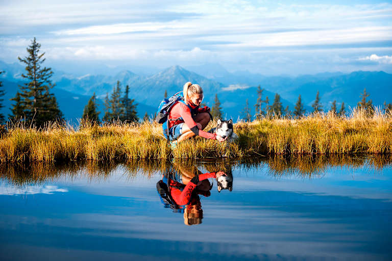 Bergsee Wasser trinken