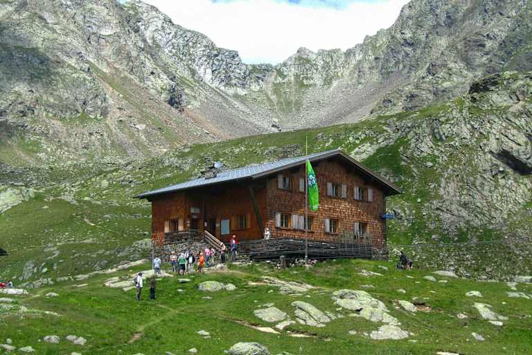 Die Tiefrastenhütte in Südtirol freut sich bereits auf Gäste