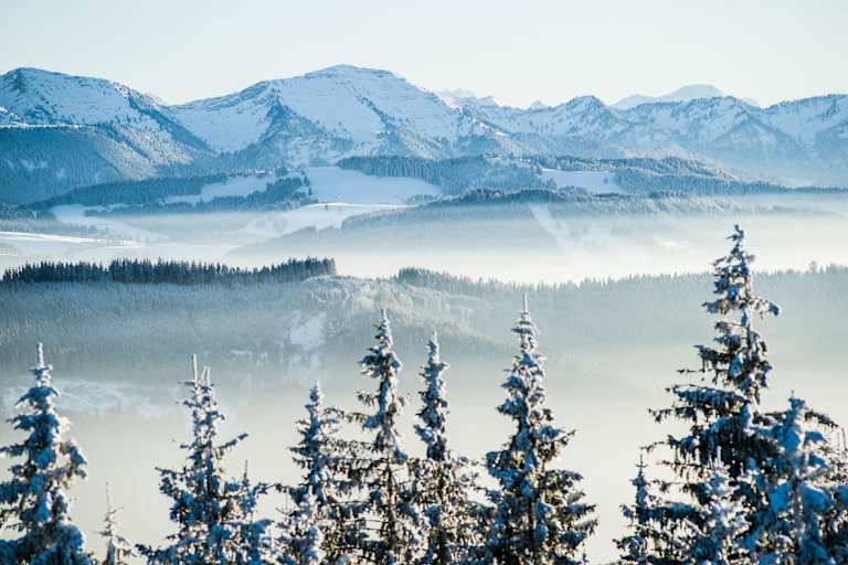 Der Hochgrat (1.834 m) in den Allägauer Alpen ist Ausgangspunkt der Skitour über die Nagelfluhkette