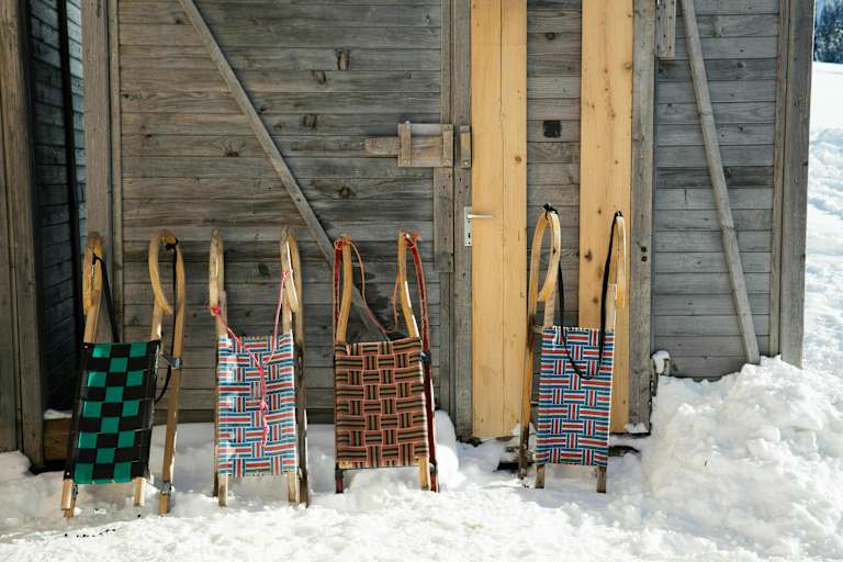 Volksskport in Tirol: Mit der Rodel ins Tal hinab rauschen