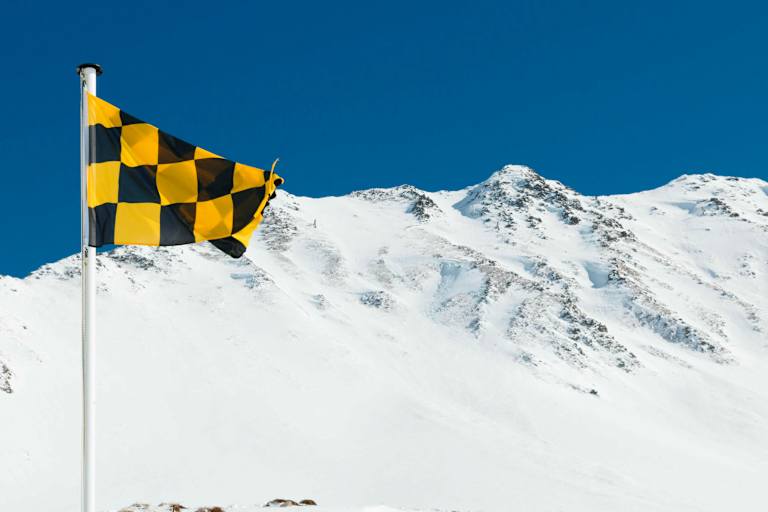 Schneearme und besonders windausgesetzte Hangbereiche sind kritisch zu beurteilen