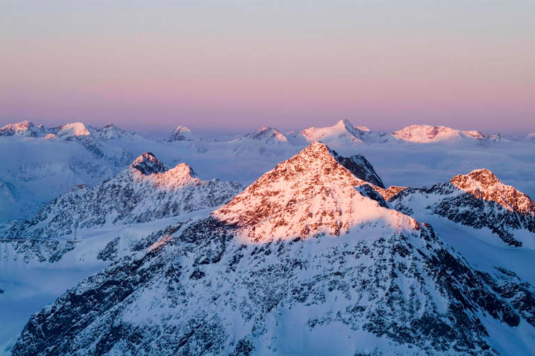 Das Zuckerhütl bei Sonnenaufgang