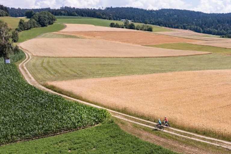 Die Grande Granit Runde führt durch die schöne Natur- und Kulturlandschaft des Granitlandes.