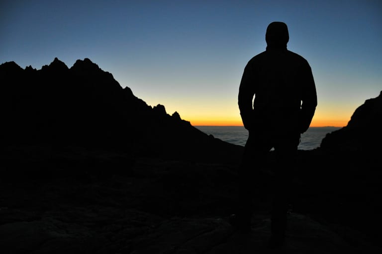 Bergsteiger bei Sonnenaufgang