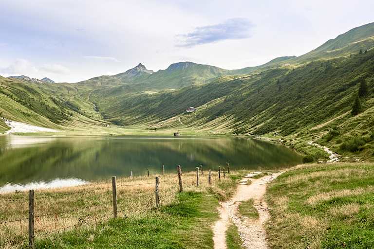 Tappenkarsee, Tappenkarsee-Hütte im Hintergrund, Salzburg