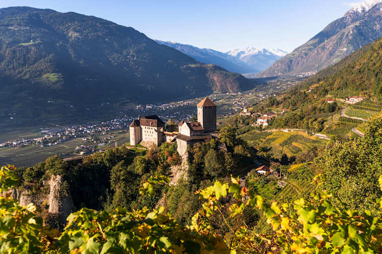 Schloss Tirol bei Meran in Südtirol