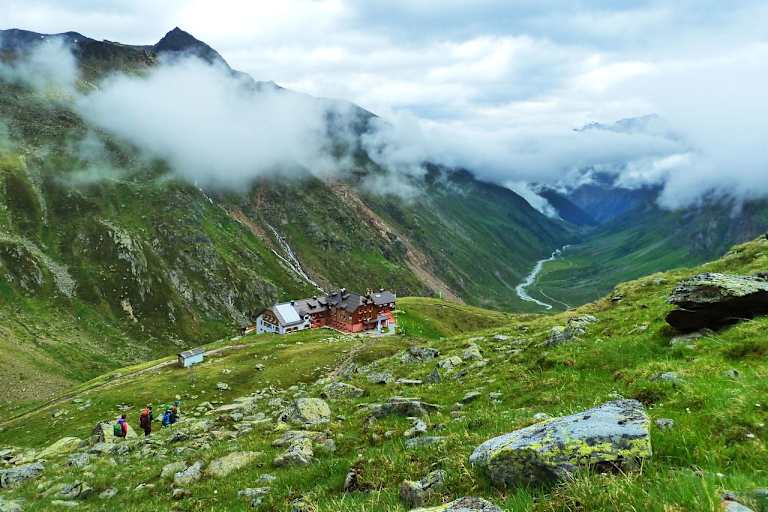 Das Taschachhaus in den Ötztaler Alpen in Tirol