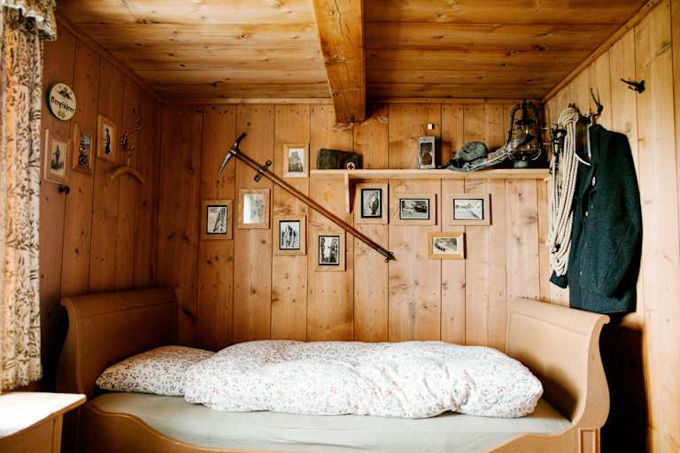 Ein gemütlich eingerichtetes Zimmer.