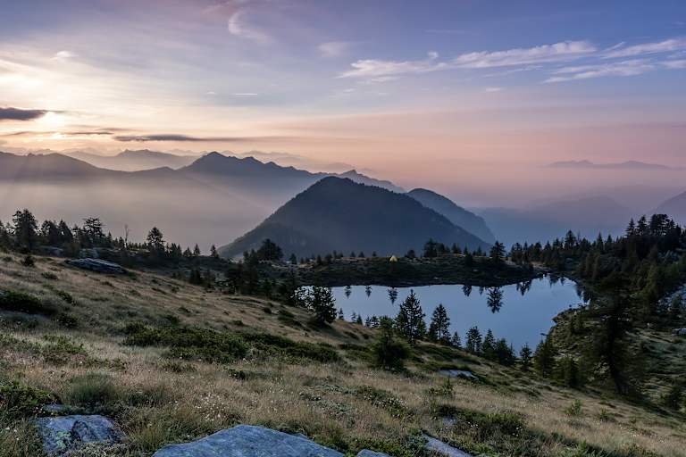 Ein Höhepunkt entlang des Trekking Maggiore ist der Bergsee von Salei (1.924 Höhenmeter), der zum Innehalten und Genießen einlädt.