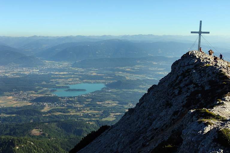 web_00000068257_gipfelkreuz_am_mittagskogel_region_villach_tourismus_gmbh_adrian_hipp