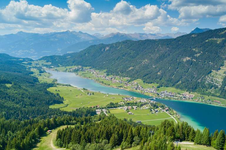 Luftaufnahme vom Weißensee in Kärnten
