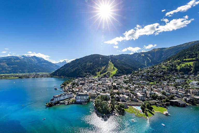 Zell am See am Ufer des Zeller Sees