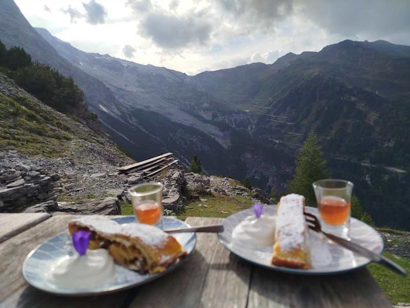 Apfelstrudel auf der Berglhütte