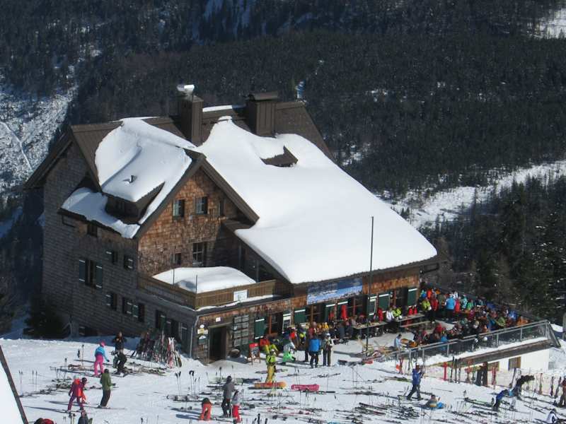 Rund um die Hütte gibt es auch im Winter einige Touren