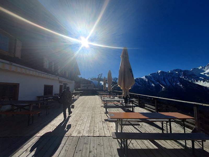 Die Sonnenterrasse der Furkelhütte