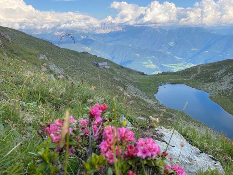 Der Radlsee mit der Radelseehütte links oben
