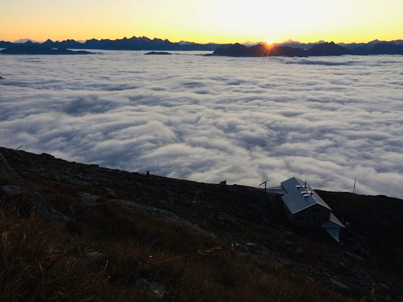 Wolkenmeer über der Adula Ute auf 2.400 Metern