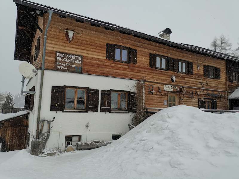 enzian_huette_winter_peter_righi