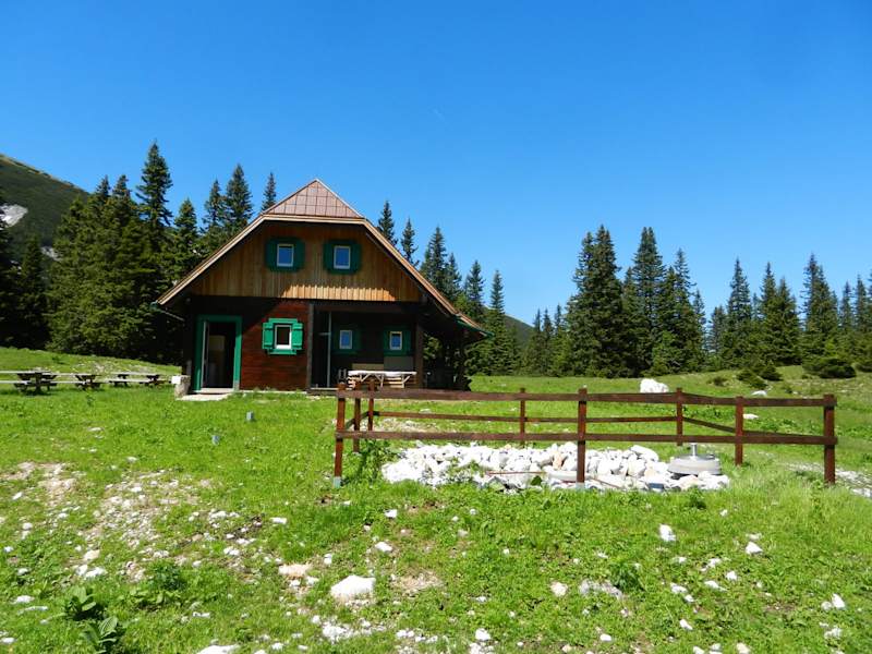 Die traditionsreiche Gloggnitzerhütte auf der Raxalpe