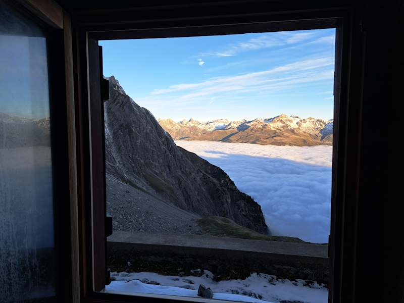Blick auf das Nebelmeer von der Lischanahütte