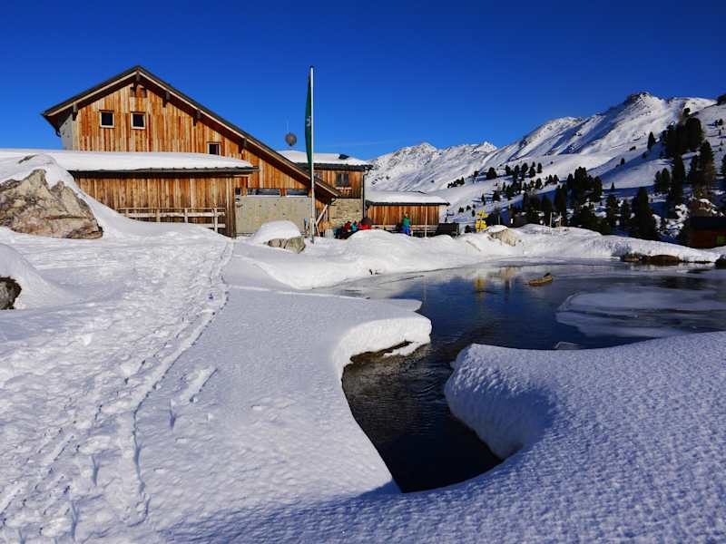 lizumer_hutte_winter_tobias_spechter_1_bergwelten