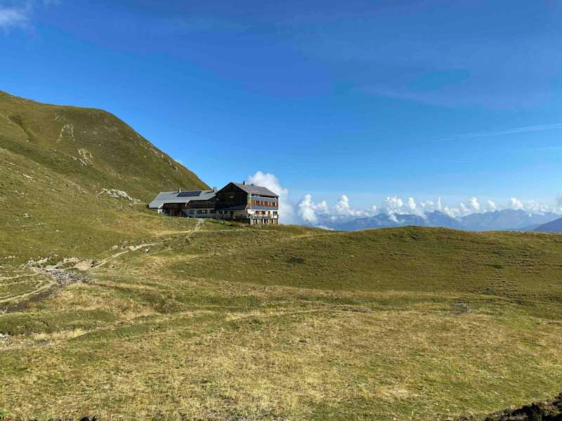 Tilisunahütte mit Almwiesen