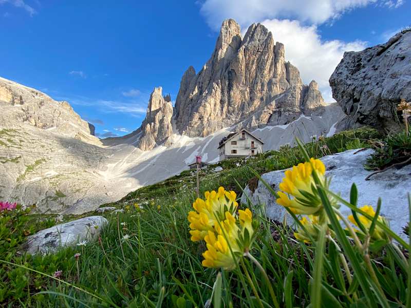 Die Zsigmondyhütte und der Zwöflerkogel