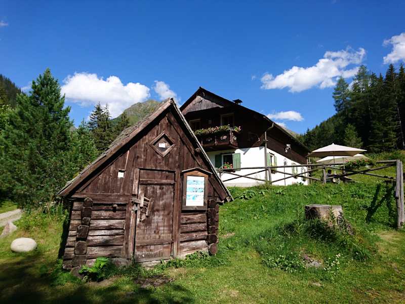 Die Franzlbauer Hütte am Weg