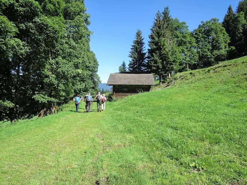 Gemütliches Wandern am Weg der guten Wünsche