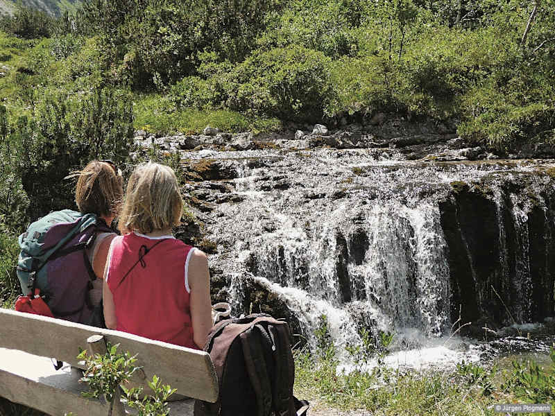 Zu Beginn läuft die Wanderung am Formarinbach entlang.