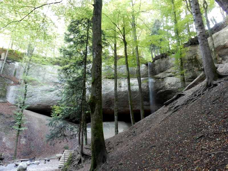 Höhle und Wasserfall Wissengubel