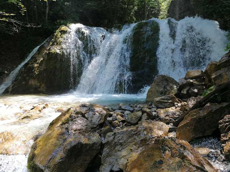 Hainschgrabenbach mit Wasserfall