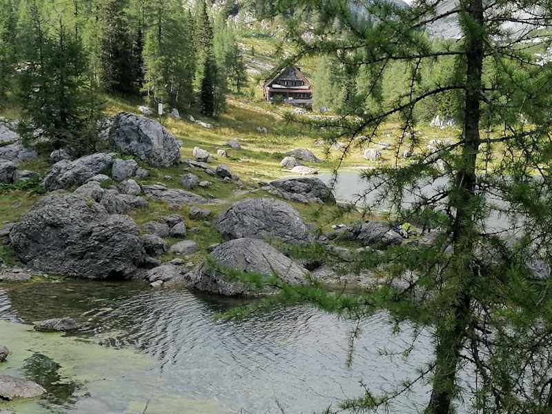 Koča pri Triglavskih jezerih am Dvonjo jezero