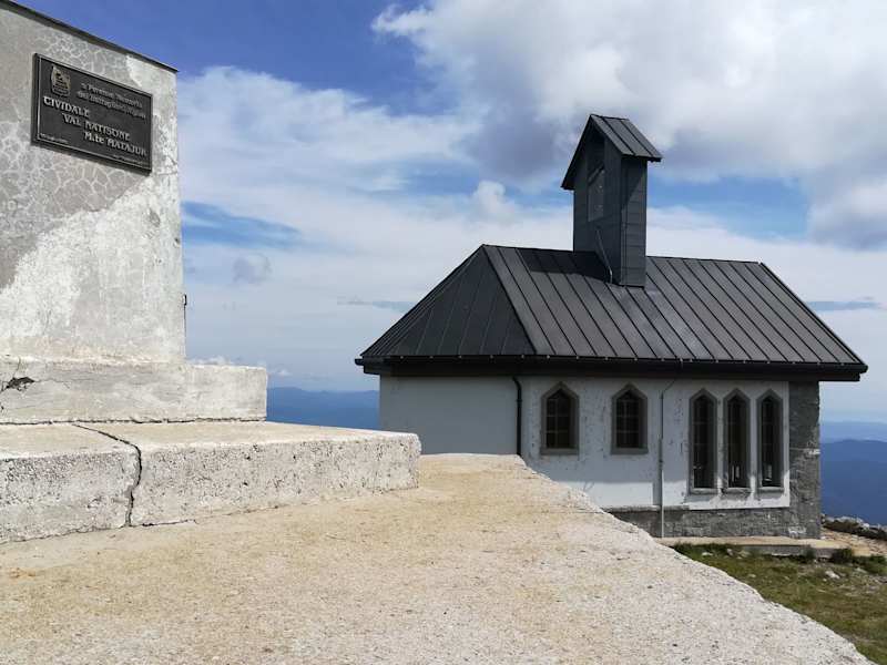 Gedenkstätte mit Kirche am Mt. Matajur