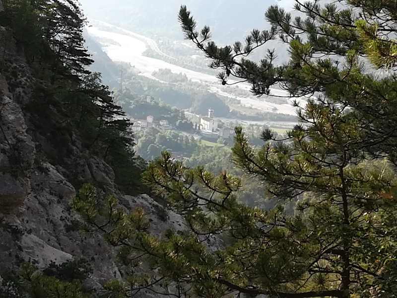 Altstadt von Moggio Udinese und der Fluss Fella