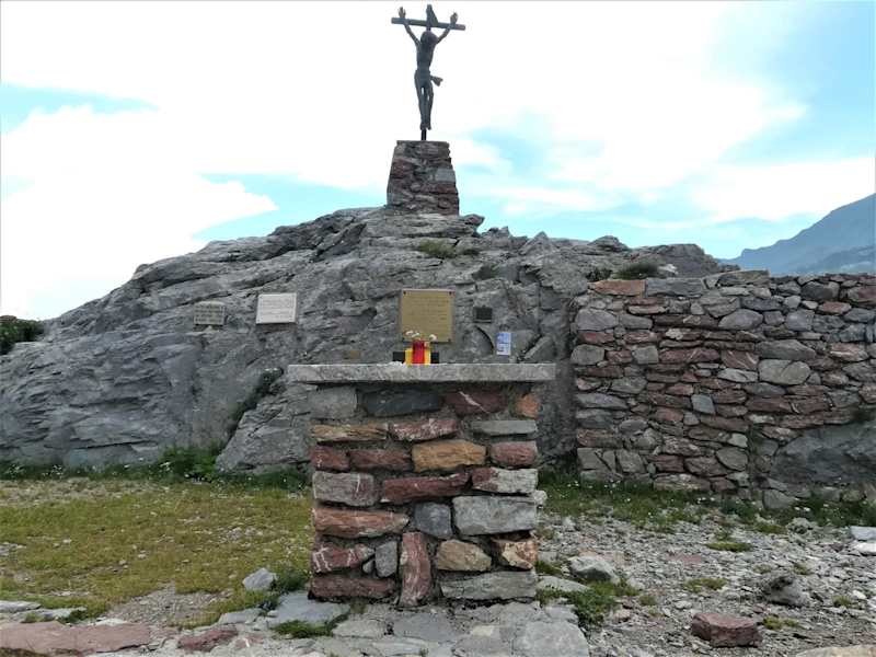 Passo Volaia – eine Gedächtnisstätte mit Altar