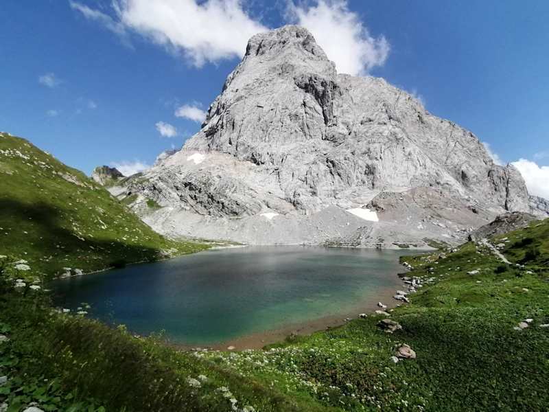 nahe Wolayersee-Hütte - See und Seewarte - dahinter die Hohe Warte