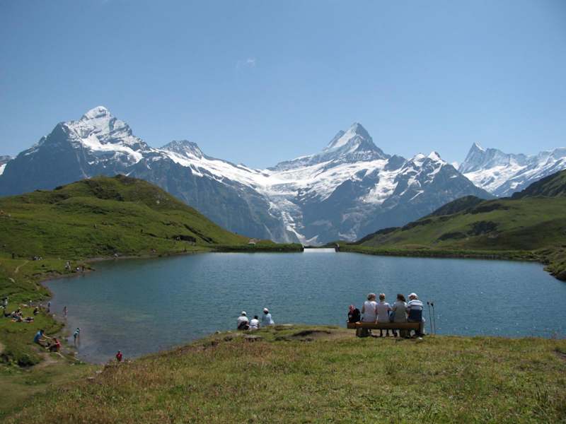 Rast am Bachalpsee mit grandioser Kulisse der Berner Alpen