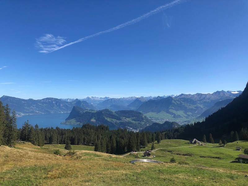 Von der Bergstation Fräkmüntegg über die Alp Gschwänd nach Hergiswil