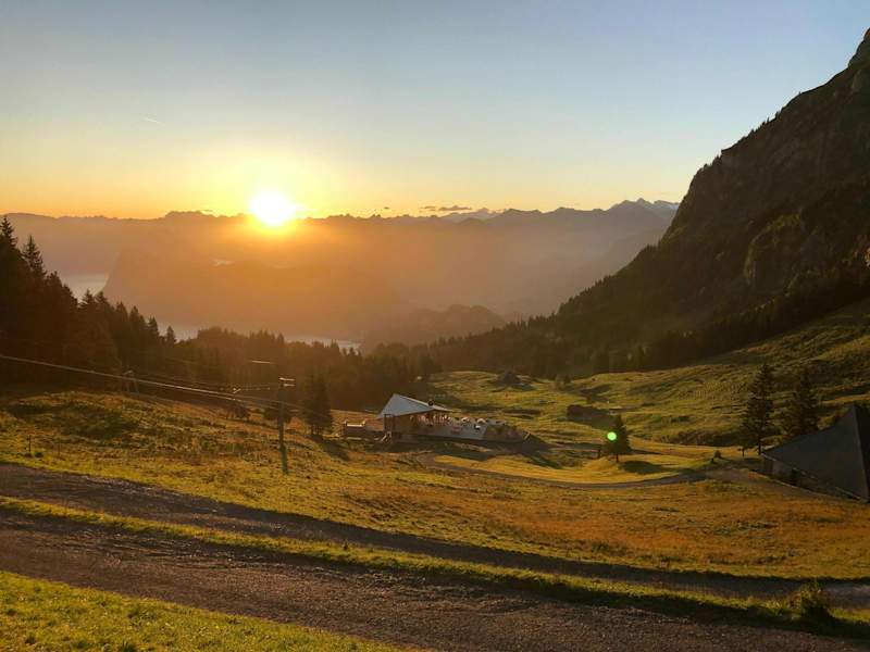 Von der Bergstation Fräkmüntegg über die Alp Gschwänd nach Hergiswil