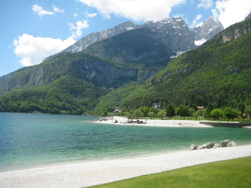 Der Strand am Molvenosee