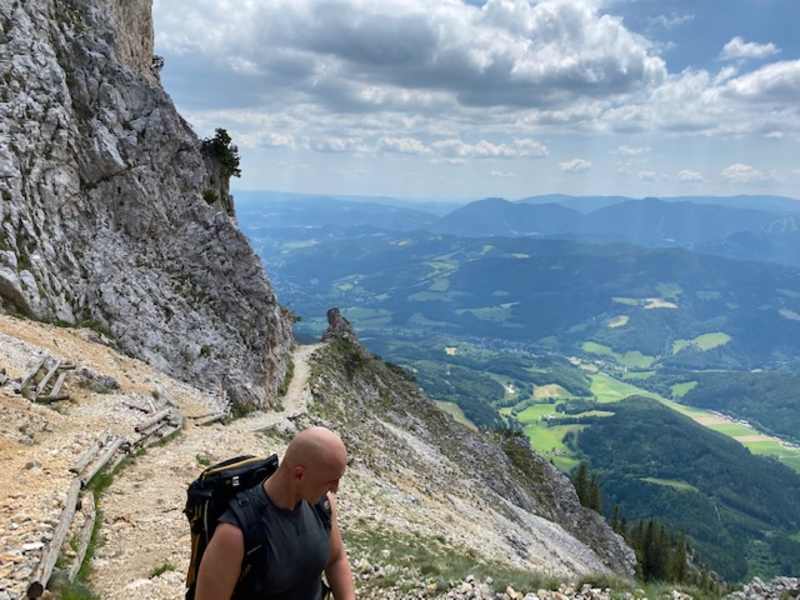 Im oberen Bereich ist der Weg etwas geröllig.