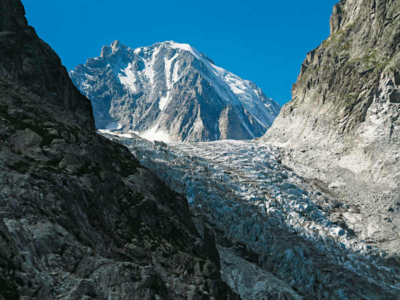 Wirkt fast schon wie im Himalaya – die Aiguille d’Argentière über dem Glacier de Saleina.