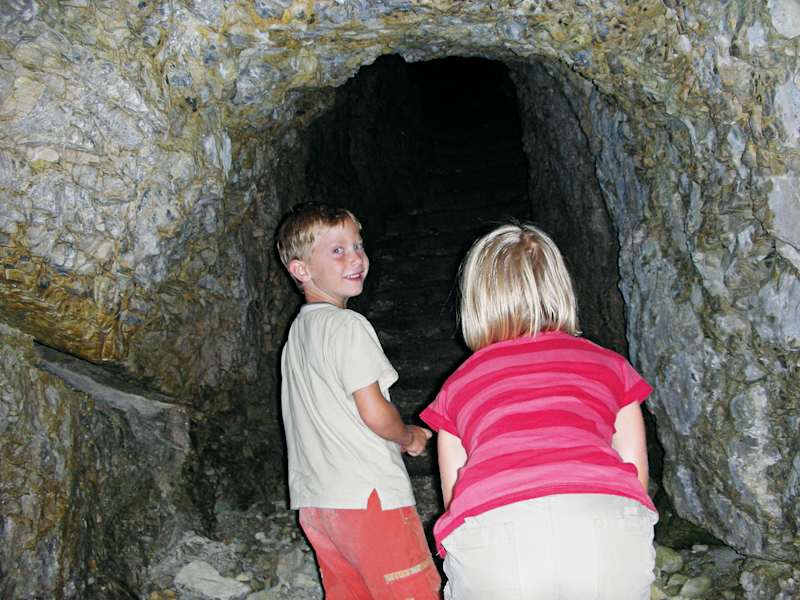 Im Stollen hinter der Dürrensteinhütte.