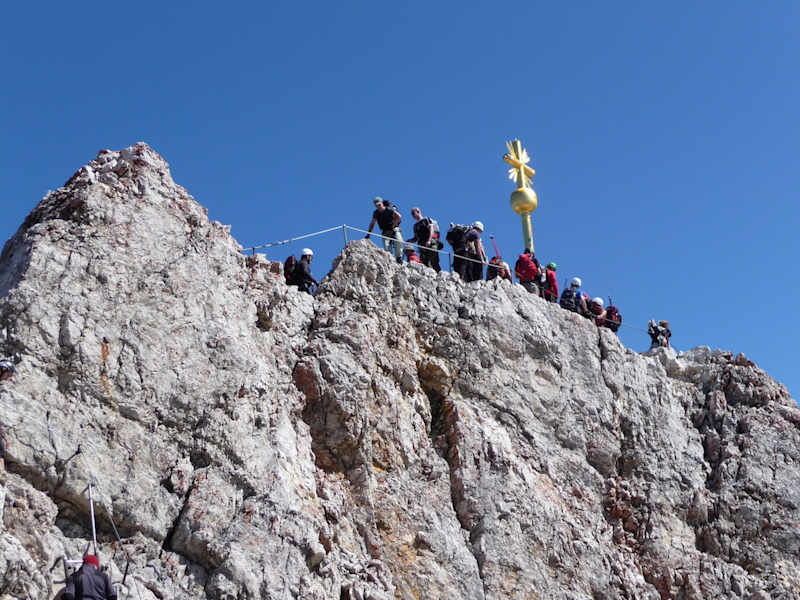 Der Zugspitzgipfel mit seinem berühmten Kreuz