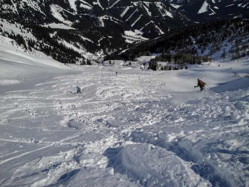 Lohnende Pulverabfahrt Richtung Liesingkaralm